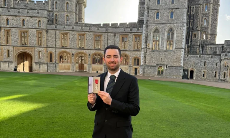 Humphries receives his MBE at Windsor Castle