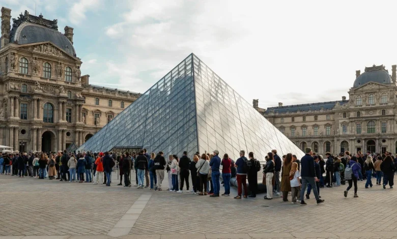 Hundreds of works in the Louvre damaged by flooding