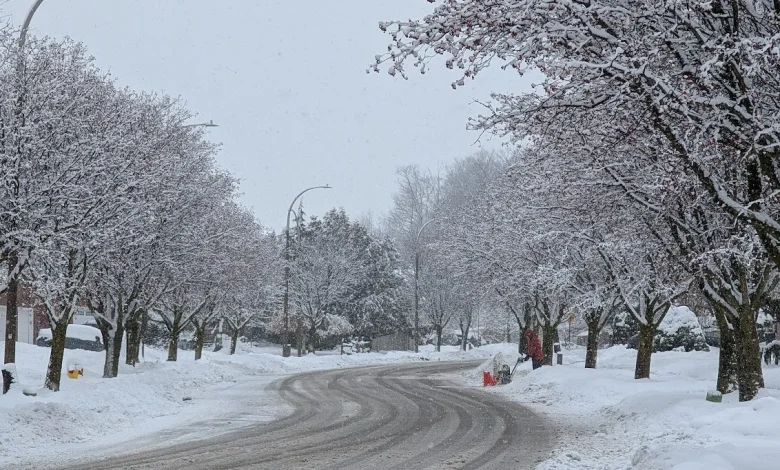 Icy conditions, wet snow to start holiday getaway drive