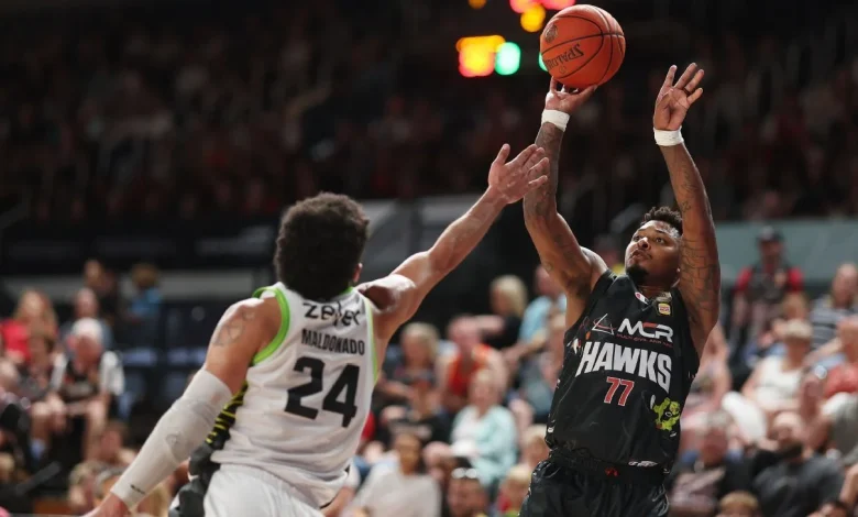 Illawarra Hawks hold of Phoenix in OT thriller