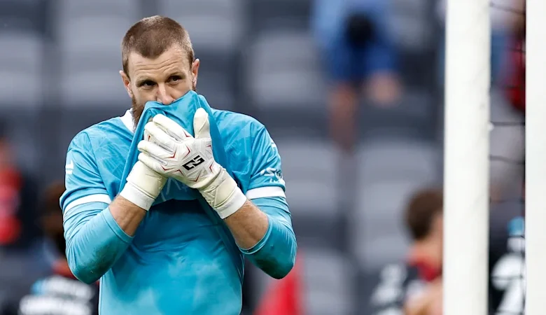 Industrial clash looms as unhappy A-League players say they want APL board sacked