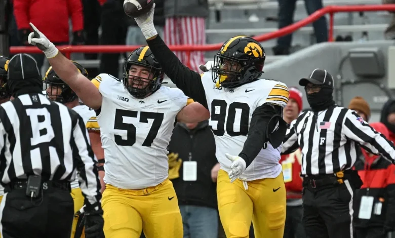 Iowa Football: Final Hawkeyes bowl projection roundup