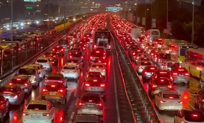 İstanbul'da derbi trafiği: Yoğunluk yüzde 85'e dayandı!