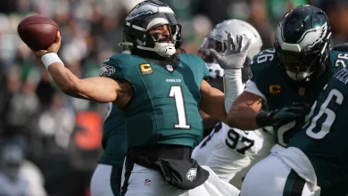 Jalen Hurts rebounds with 3 TD passes as Eagles snap losing streak in 31-0 rout of Raiders