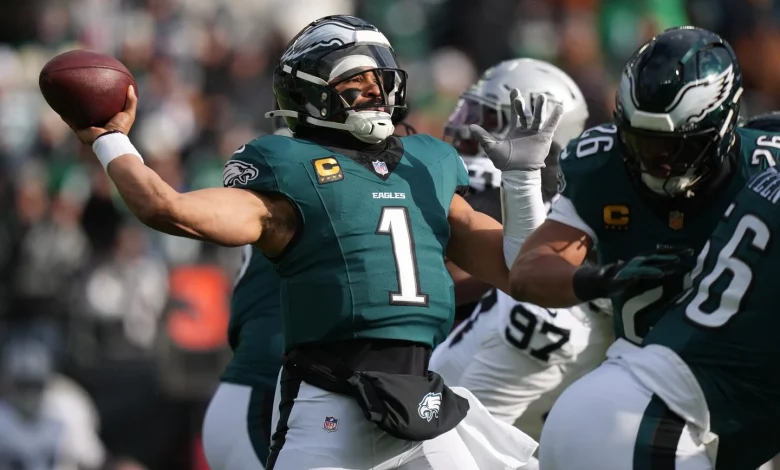 Jalen Hurts rebounds with 3 TD passes as Eagles snap losing streak in 31-0 rout of Raiders