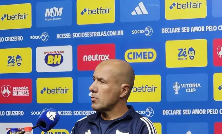 Jardim lamenta falta de apoio da torcida no CT do Cruzeiro