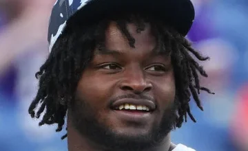 Javonte Williams Hurts shoulder after early TD