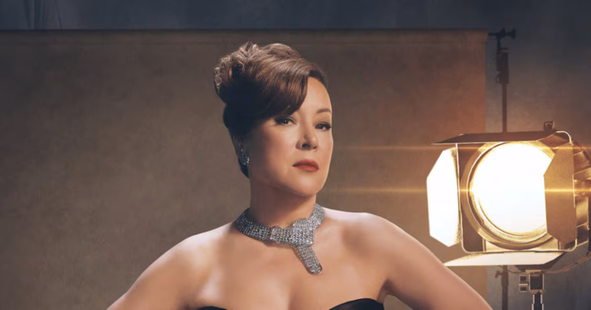 Jennifer Tilly Tries Oysters in Portland