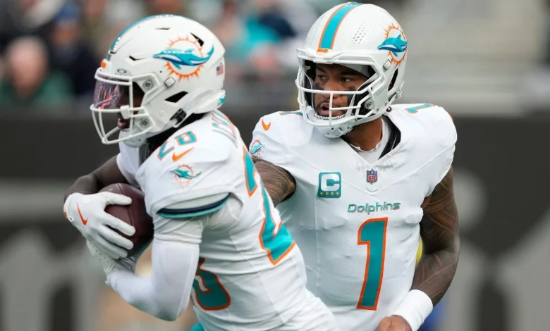 Jets rookie Brady Cook steps in for hurt Tyrod Taylor, makes NFL debut