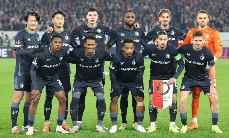 Jeugdfoto’s van Feyenoord-sterspeler in shirt van Ajax duiken op vlak voor Klassieker