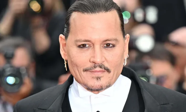 Johnny Depp meets a new friend in Tokyo