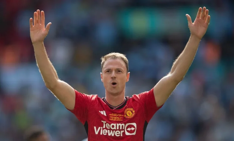 Jonny Evans steps down from Manchester United role after five months