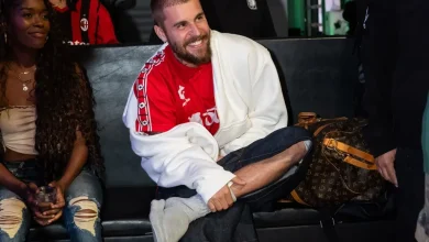 Justin Bieber Delivers Impromptu A Cappella Performance While Visiting ‘Baby’ Bowling Alley: Watch