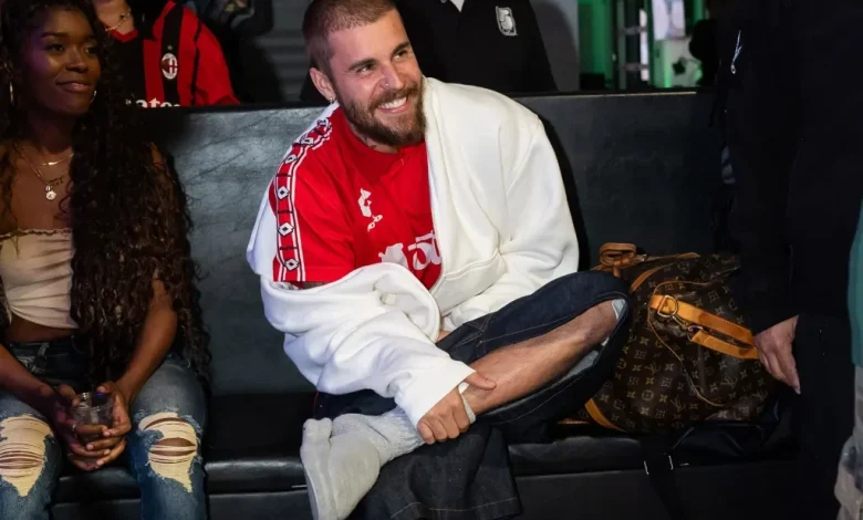 Justin Bieber Delivers Impromptu A Cappella Performance While Visiting ‘Baby’ Bowling Alley: Watch