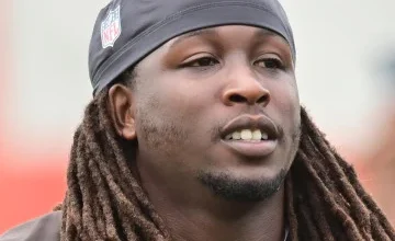 Kareem Hunt Handles lead duties in Dallas