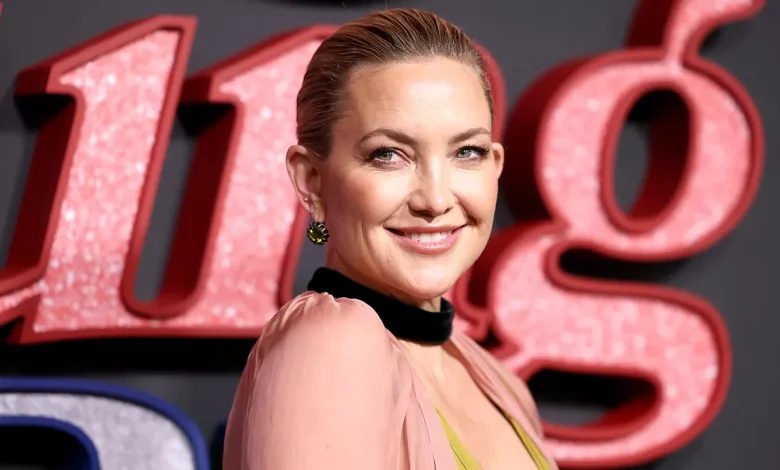 Kate Hudson wows in plunging gown at 'Song Sung Blue' NYC premiere