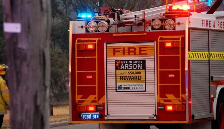 Kenwick bushfire: Residents in Perth’s south-east urged to evacuate as firefighters battle raging bushfire