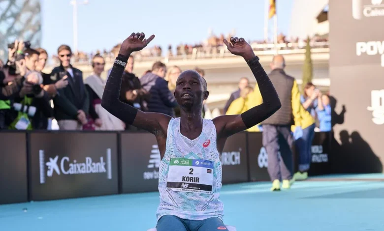Kenyans Korir and Jepkosgei win pacey Valencia marathons