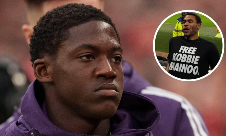 Kobbie Mainoo's brother embrasses everyone with Man Utd T-shirt protest