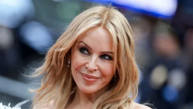 Kylie Minogue looks incredibly fresh faced in latest blue carpet appearance
