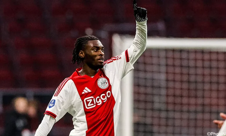 LIVE: Meteen na de pauze reuzenkans voor Ueda, kan Feyenoord De Klassieker nog op zijn kop zetten?