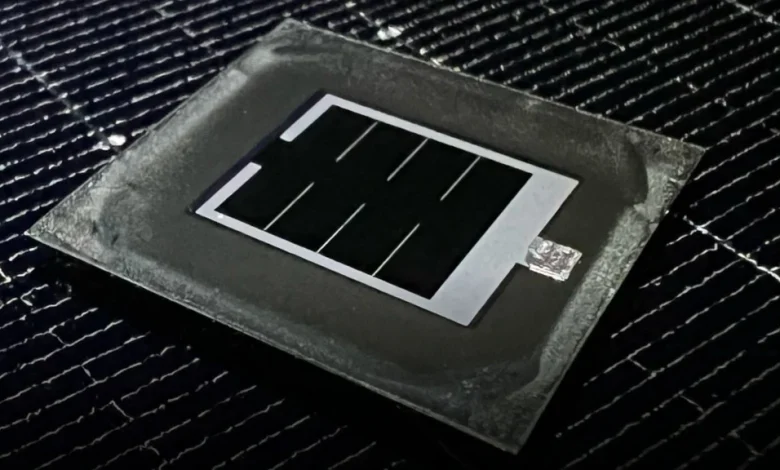 LMU: neue Molekülstruktur steigert Effizienz von Tandemsolarzellen