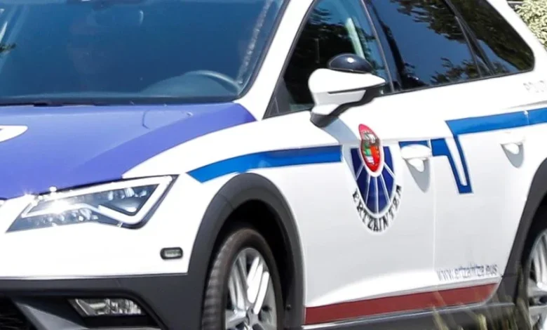 La Ertzaintza interviene a aficionados del PSG bengalas, palos y cuchillos en la frontera de Irún