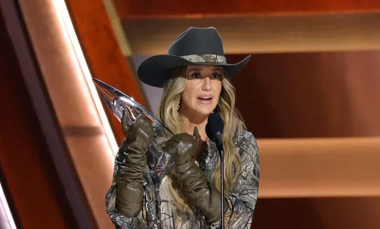 Lainey Wilson Brings Young Boy Dressed as Fiancé Onstage at Las Vegas Show