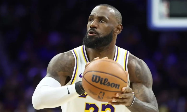Lakers’ LeBron James fouled twice in 0.2 seconds vs. Suns