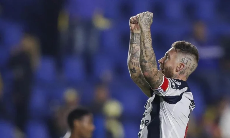 Las redes no dan crédito con el asombroso parecido de un jugador del Guadalajara con Sergio Ramos: "Se fue hace unos días de México y hoy juega la Copa contra el Barça"