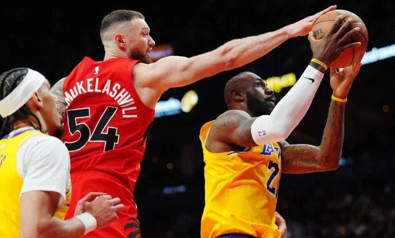LeBron held to 8 as double-digit points streak ends in Lakers' win