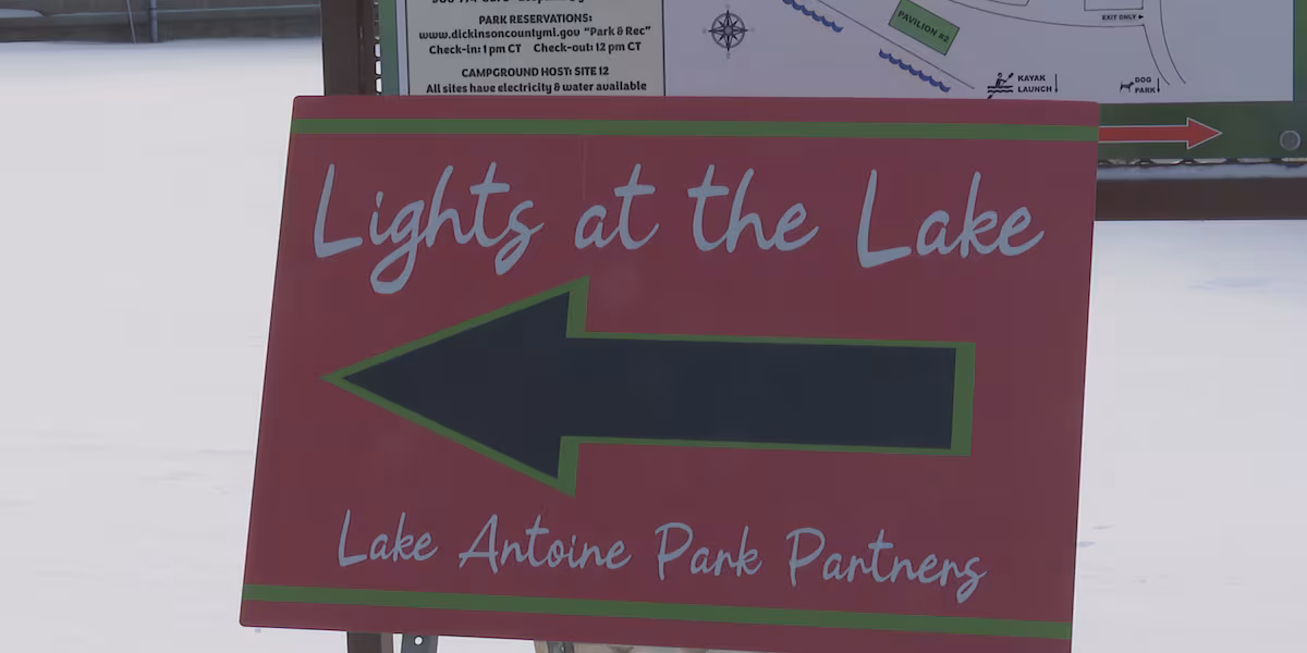 Light displays bring holiday cheer to Lake Antoine