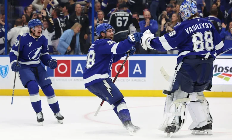 Lightning seek eighth straight win against Islanders