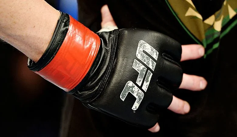 Lightweights Holloway, Oliveira headline UFC 326