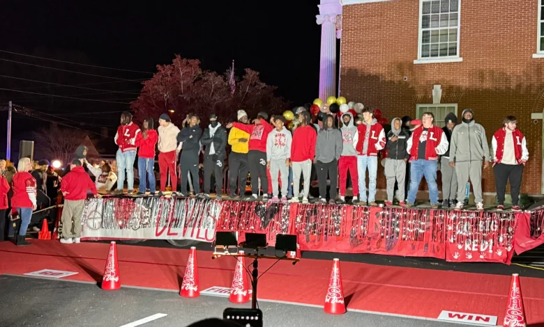 Lincoln County community hosts pep rally for the state-championship-bound Red Devils