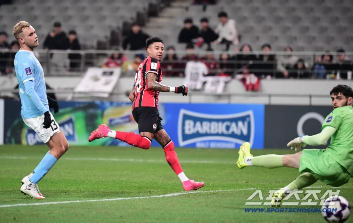 Lingard's goalkeeper beat him and scored the first goal