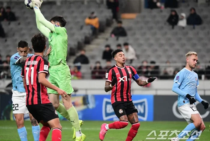 Lingard's not easy to score first