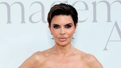 Lisa Rinna Is Unrecognizable With Platinum Blond Hair and Bleached Eyebrow Look