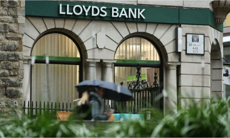 Lloyds Bank Shares (LON:LLOY) Edges Towards Highs as Bulls Eye Breakout