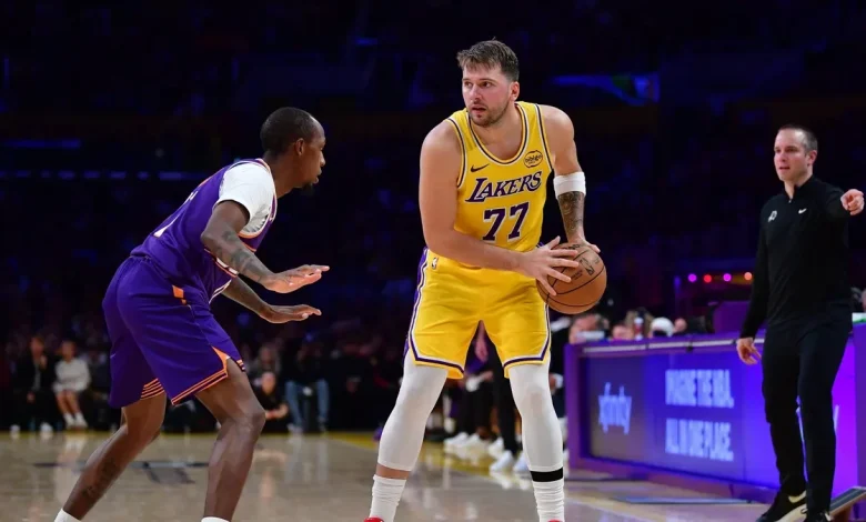 Los Angeles Lakers at Phoenix Suns odds, picks and predictions