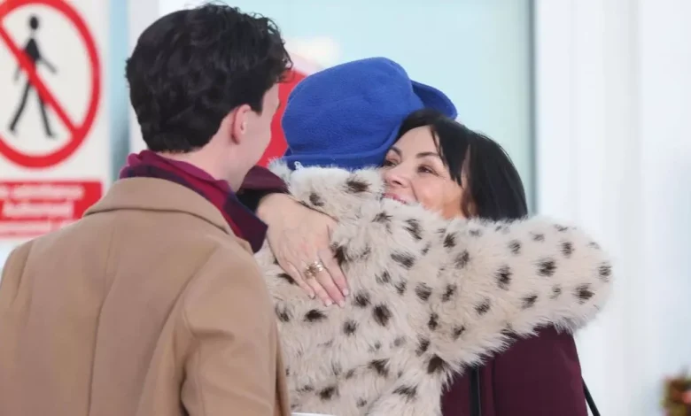 Love Actually's Martine McCutcheon spreads Christmas cheer in nod to iconic scene