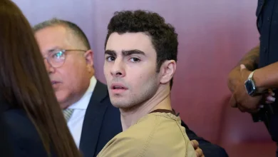 Luigi Mangione in tribunale a New York per l'assassinio del ceo di United HealthCare