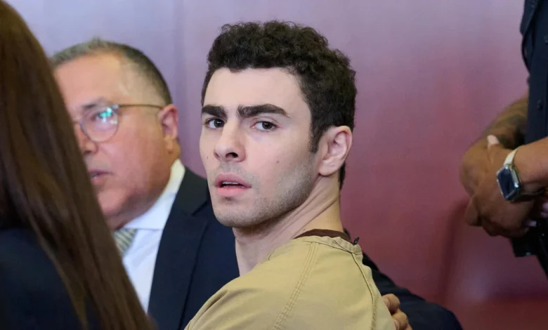 Luigi Mangione in tribunale a New York per l'assassinio del ceo di United HealthCare