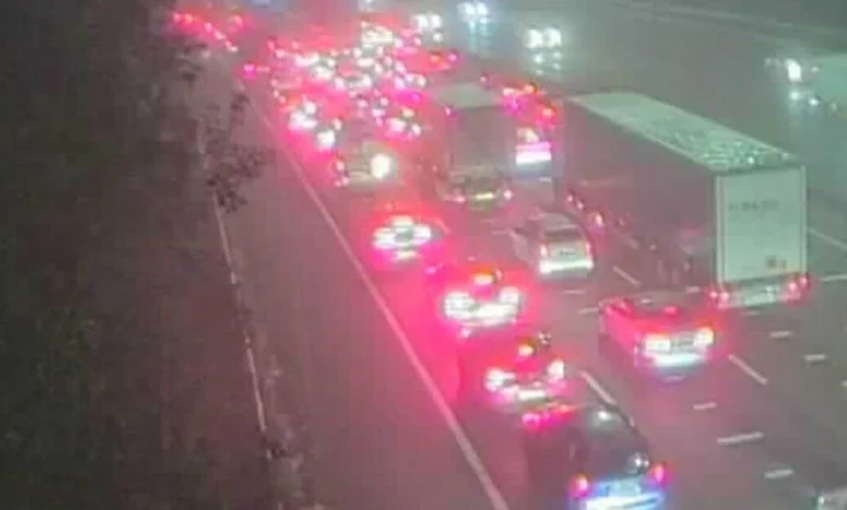 M25 traffic LIVE: Chaos on major motorway as crash sparks severe 90-minute delays