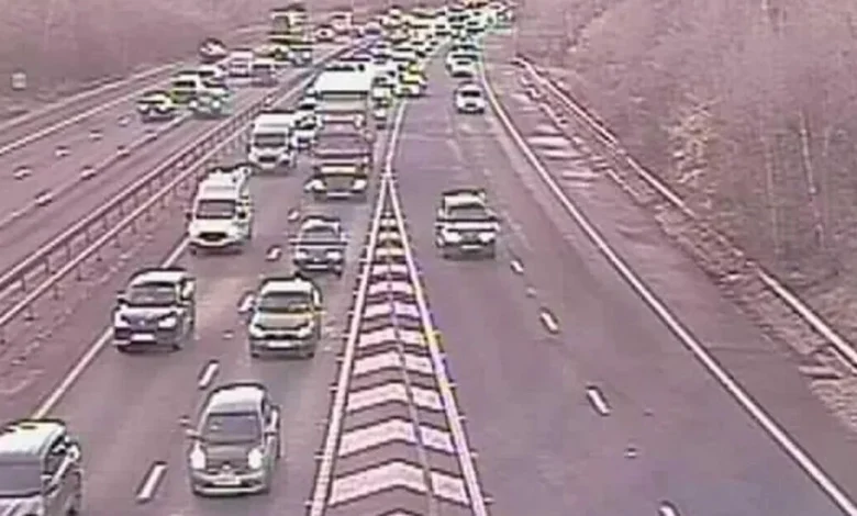 M60 traffic LIVE: M61 motorway chaos as crash shuts lanes and causes 'serious injuries'
