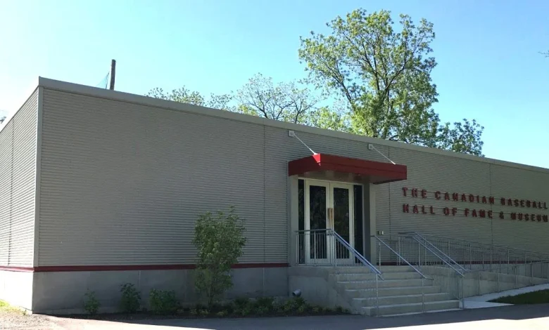 Mae picks up Canadian Baseball Hall of Fame award