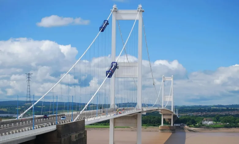 Major UK motorway bridge used by 80k Brits every day SHUTS in both directions due to strong winds