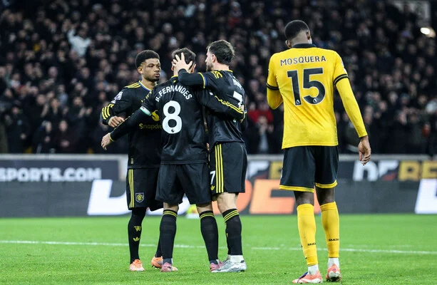 Man United back on track after Fernandes inspires Wolves rout