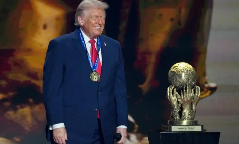 Médaille, trophée, «YMCA»: Trump gâté pendant le tirage au sort de la Coupe du monde 2026