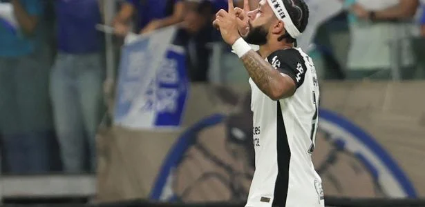 Memphis decide, Corinthians bate Cruzeiro e tem vantagem na Copa do Brasil